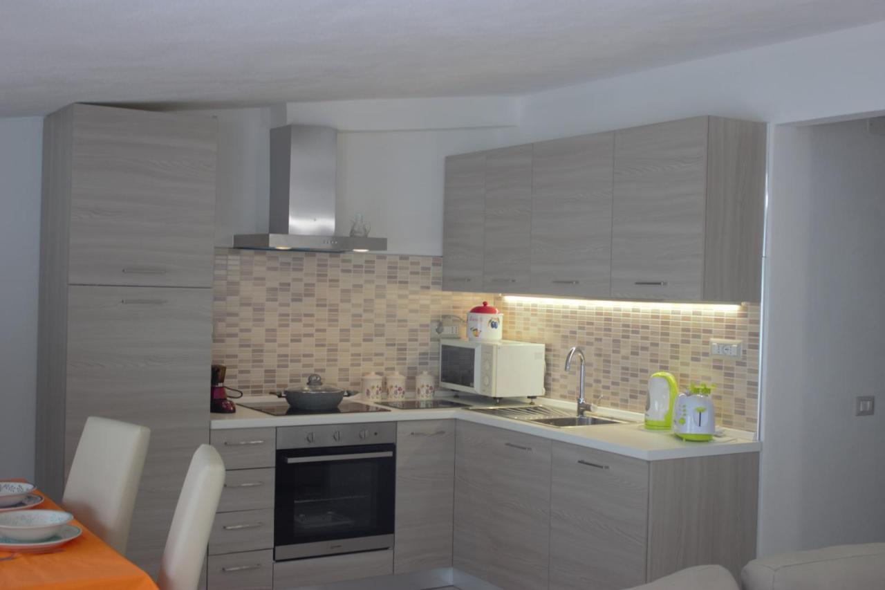 Near The Port Apartment 칼라고노네 외부 사진